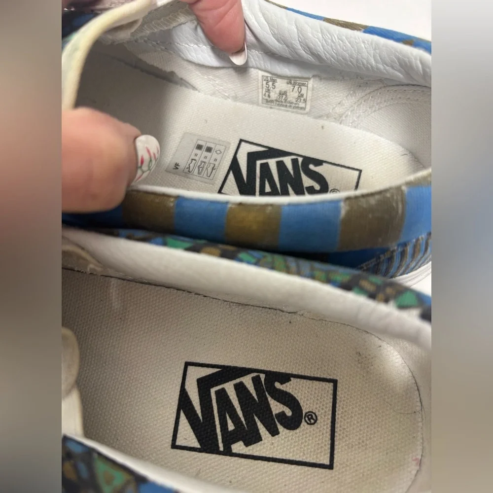 VANS Hand Painted Blue Green White Notre Dame Football Sneakers Women’s Size 7_6